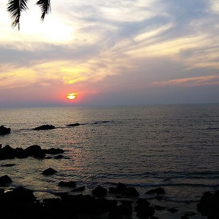 Om Ganesh Guest House Cliffside Арамболь Экстерьер фото
