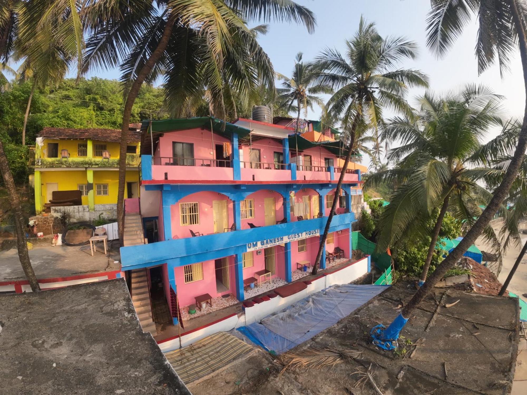 Om Ganesh Guest House Cliffside Арамболь Экстерьер фото