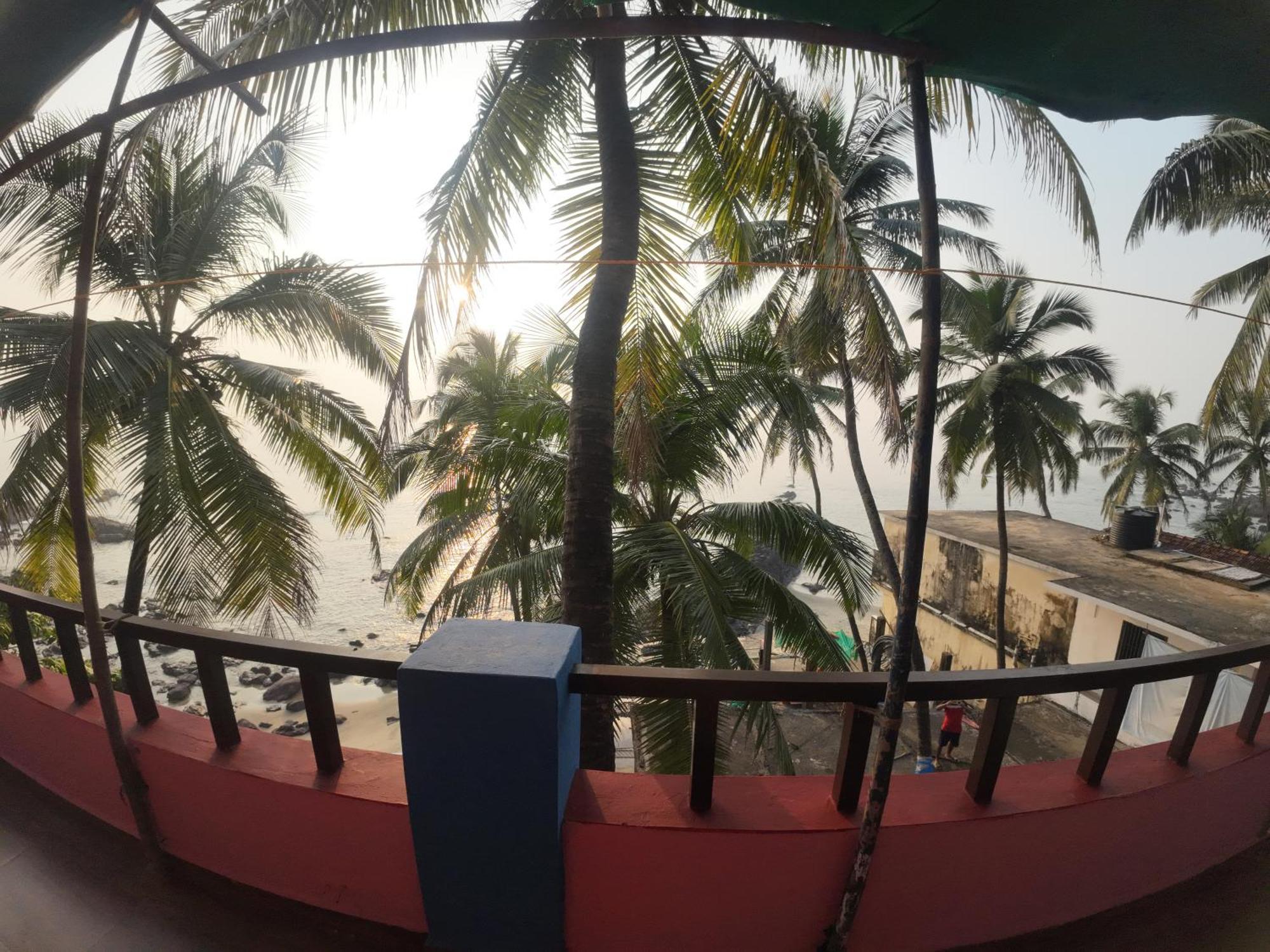Om Ganesh Guest House Cliffside Арамболь Экстерьер фото