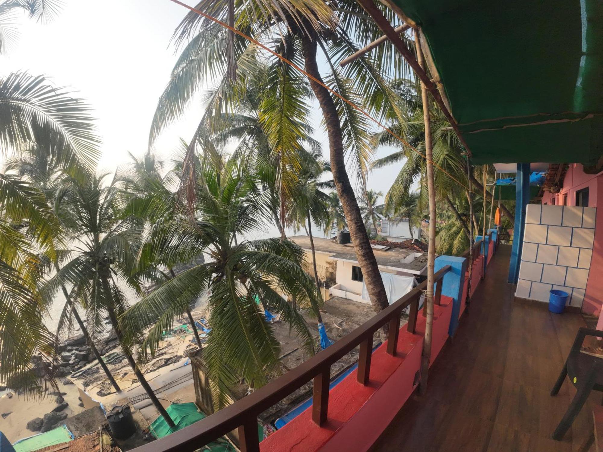 Om Ganesh Guest House Cliffside Арамболь Экстерьер фото