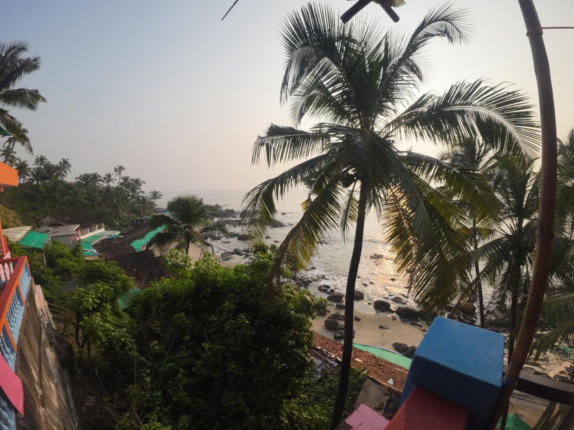 Om Ganesh Guest House Cliffside Арамболь Экстерьер фото