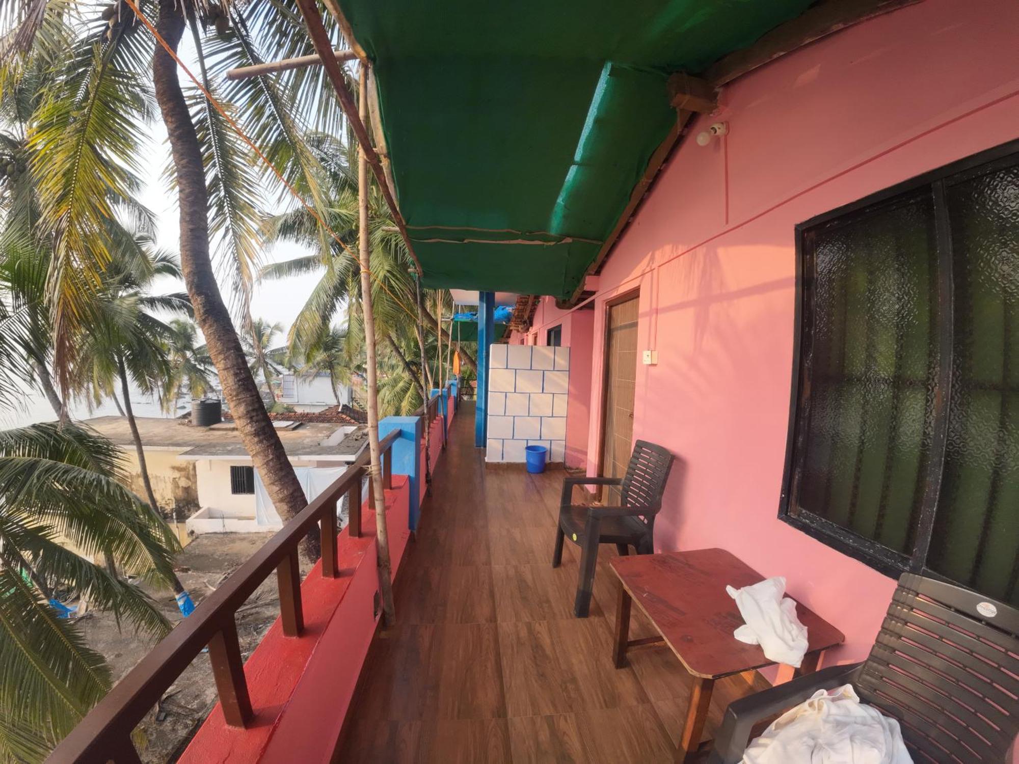 Om Ganesh Guest House Cliffside Арамболь Экстерьер фото