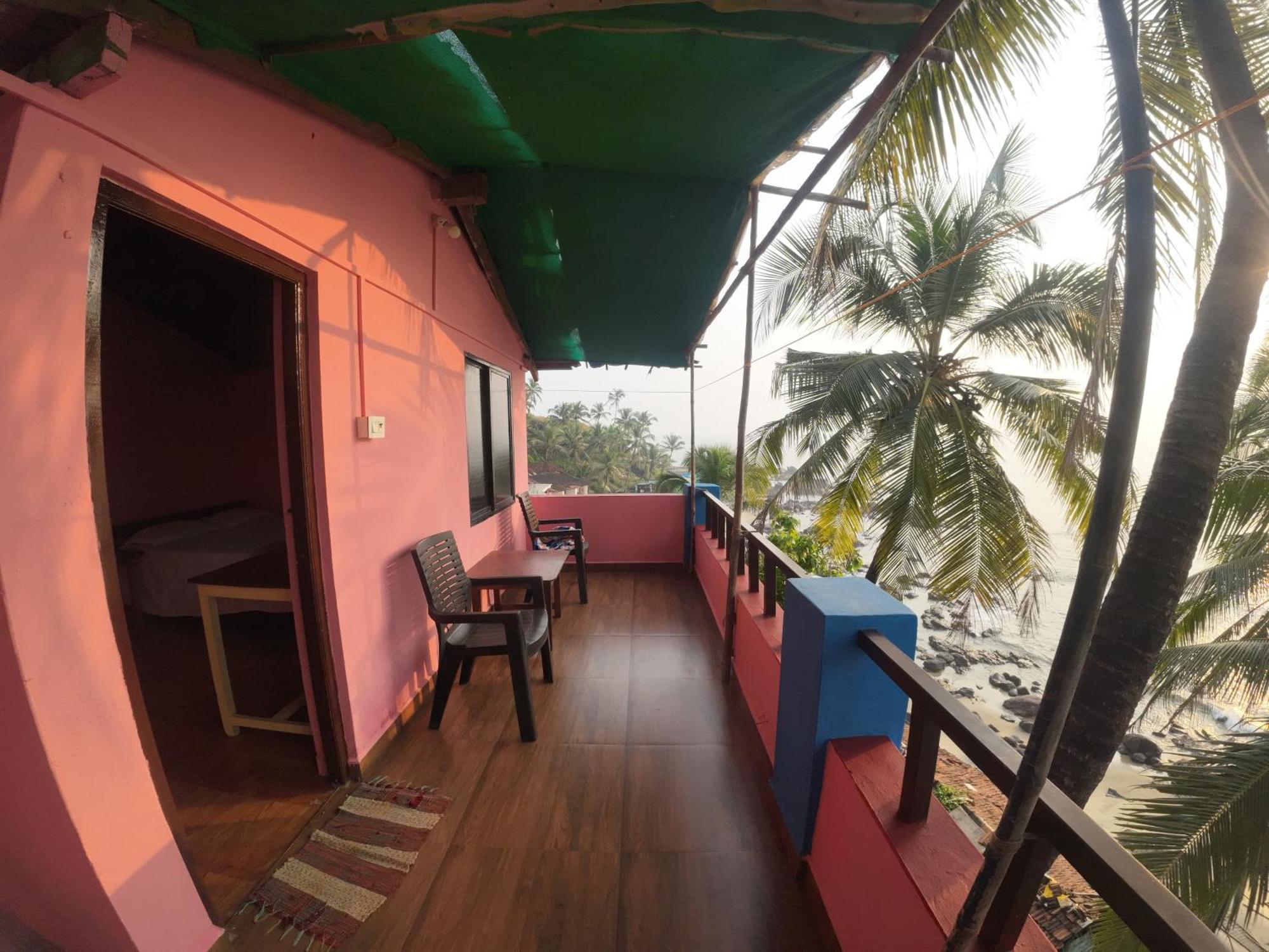 Om Ganesh Guest House Cliffside Арамболь Экстерьер фото