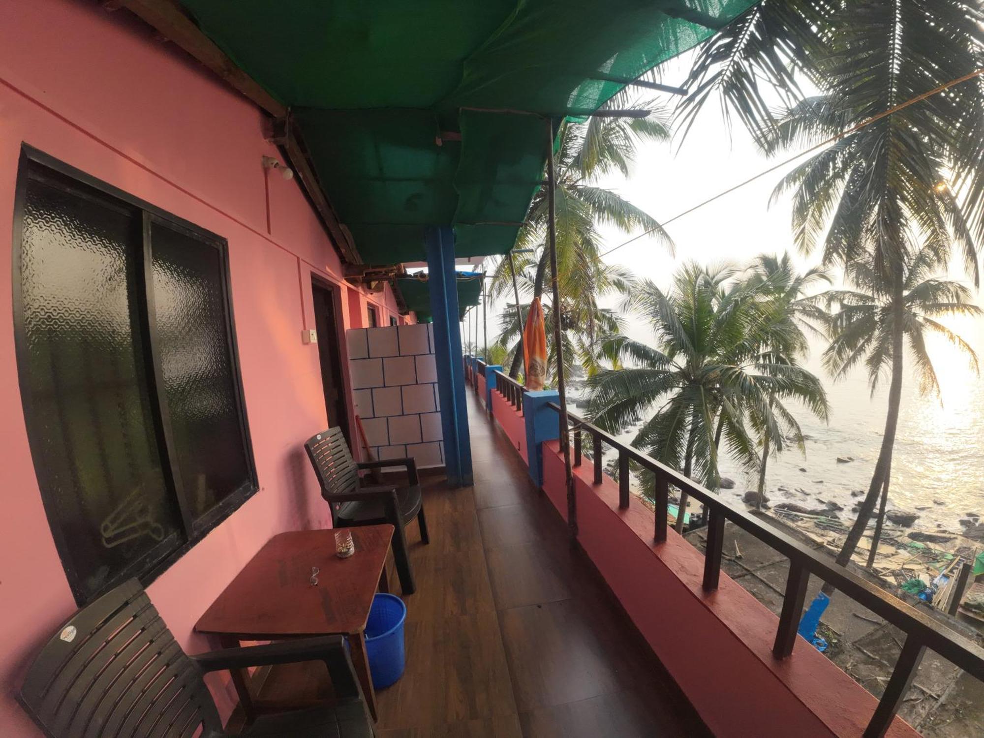 Om Ganesh Guest House Cliffside Арамболь Экстерьер фото