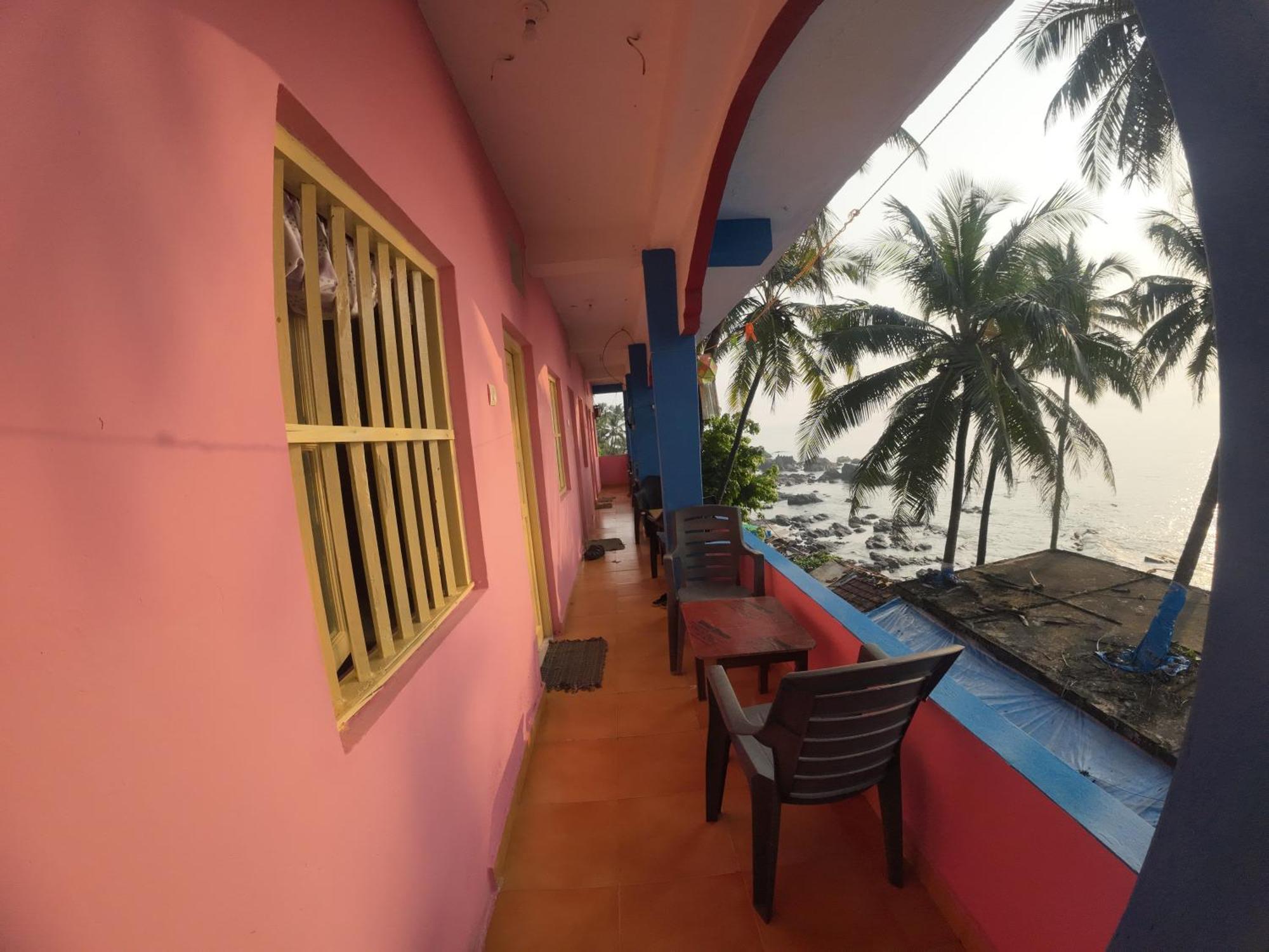 Om Ganesh Guest House Cliffside Арамболь Экстерьер фото