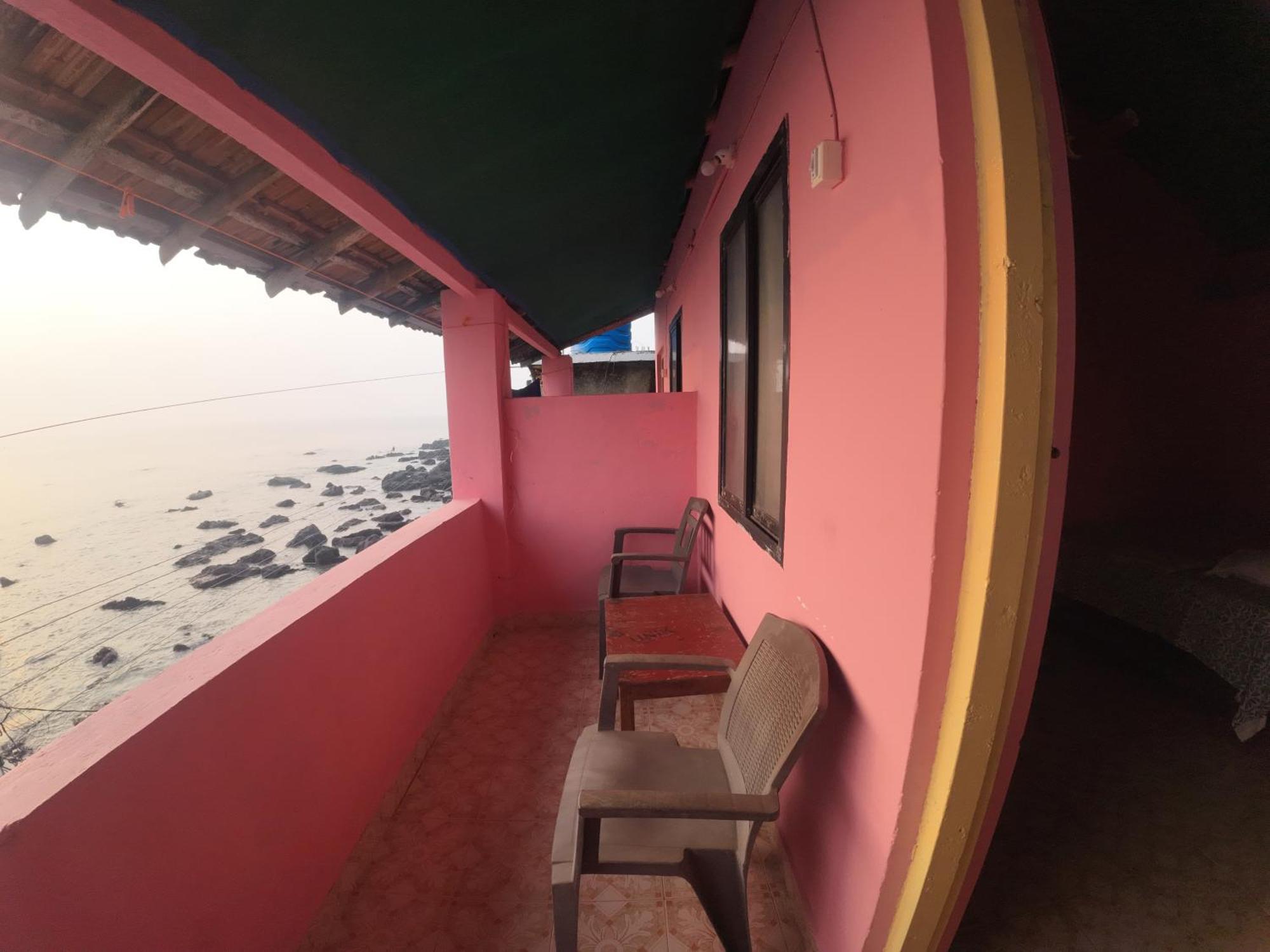 Om Ganesh Guest House Cliffside Арамболь Экстерьер фото