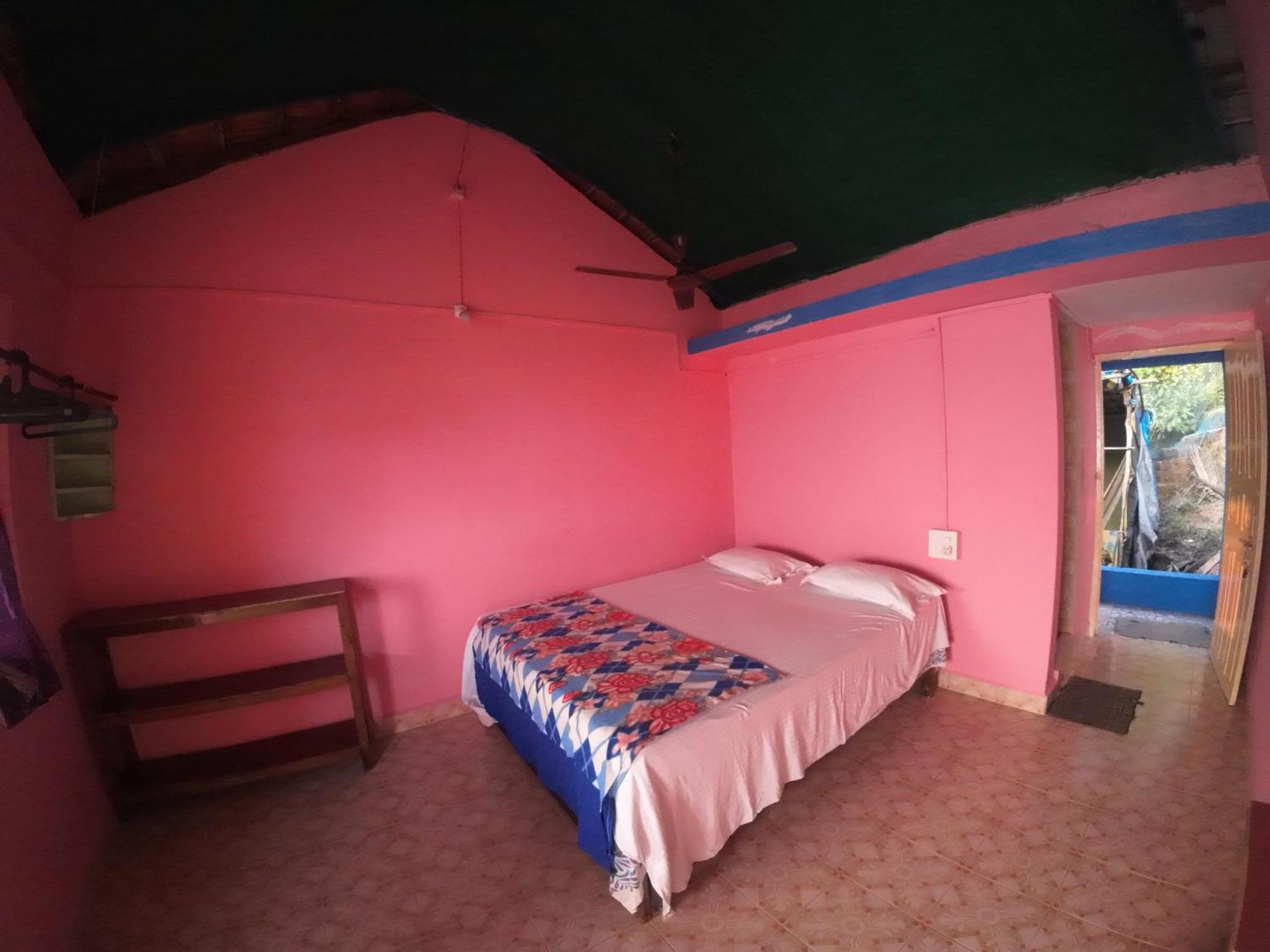 Om Ganesh Guest House Cliffside Арамболь Экстерьер фото