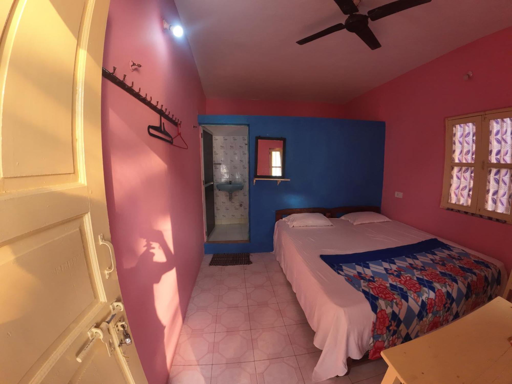Om Ganesh Guest House Cliffside Арамболь Экстерьер фото