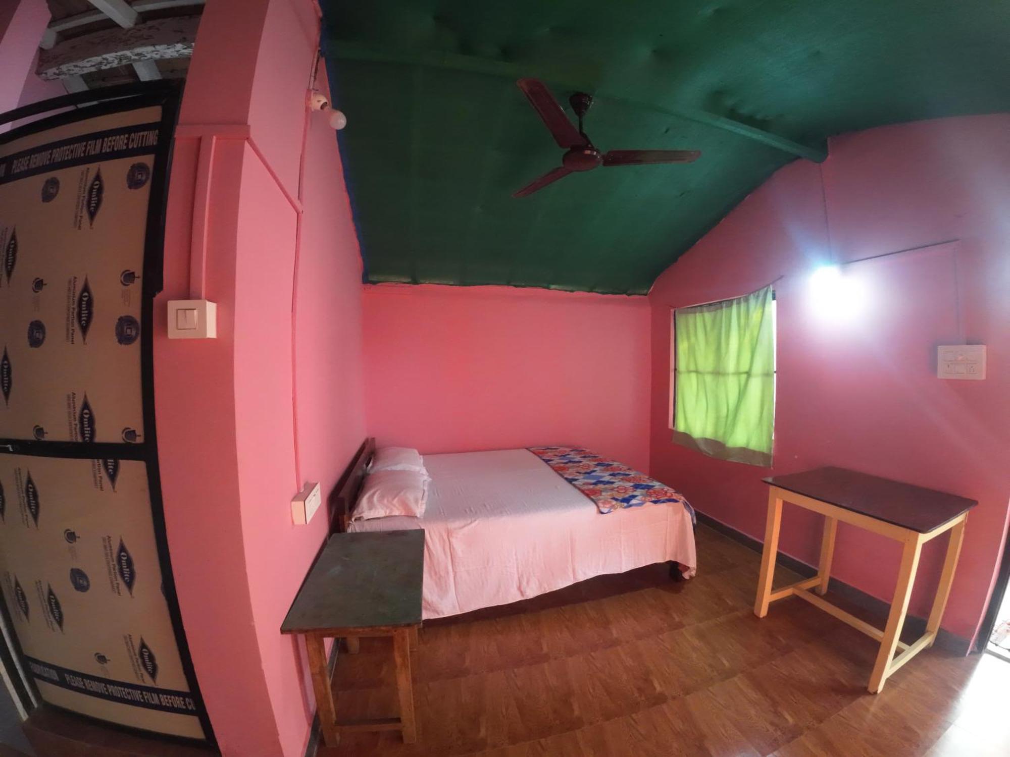 Om Ganesh Guest House Cliffside Арамболь Экстерьер фото