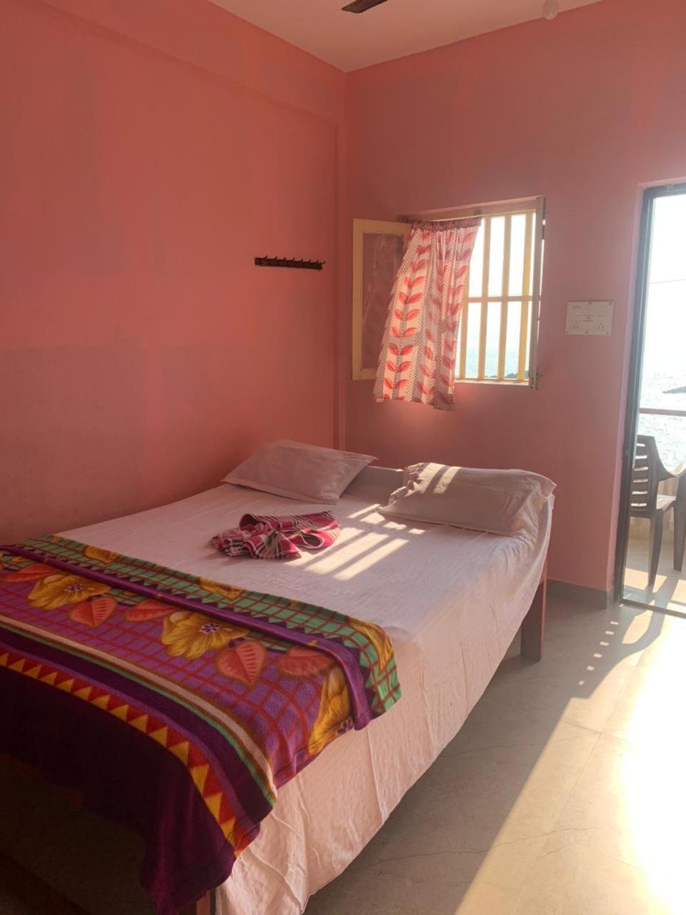 Om Ganesh Guest House Cliffside Арамболь Экстерьер фото