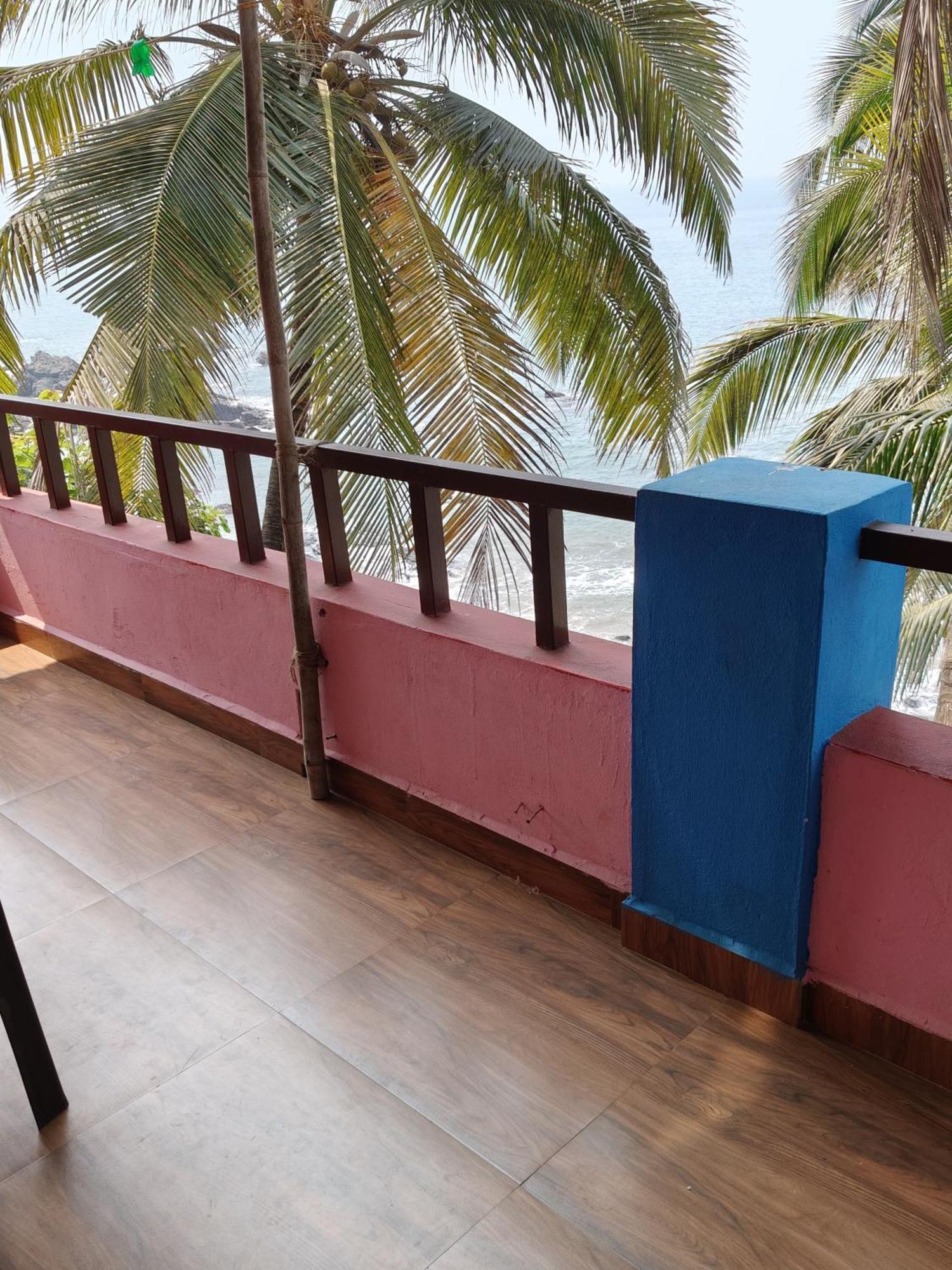 Om Ganesh Guest House Cliffside Арамболь Экстерьер фото